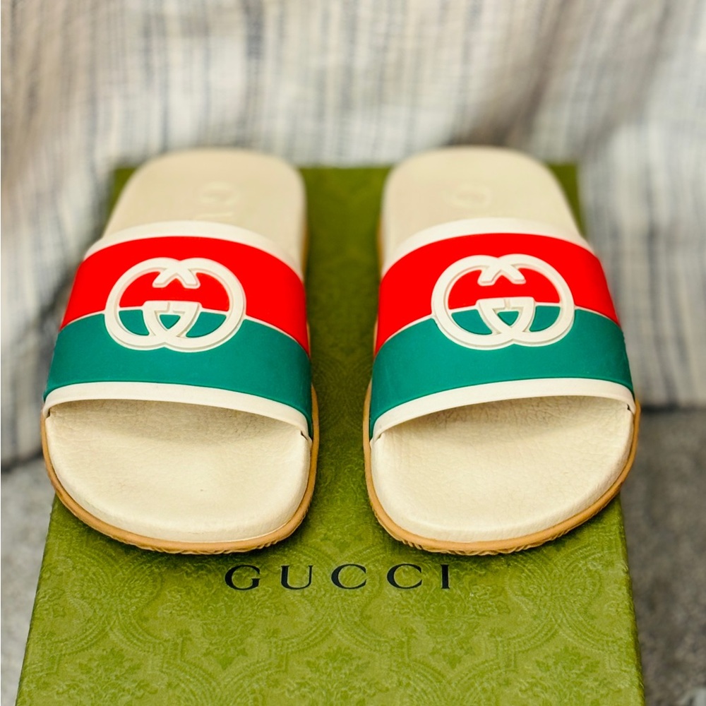 🎉SOLD🎉 AUTHENTIC Gucci Women’s Pool Rubber Slides, Size 6.5